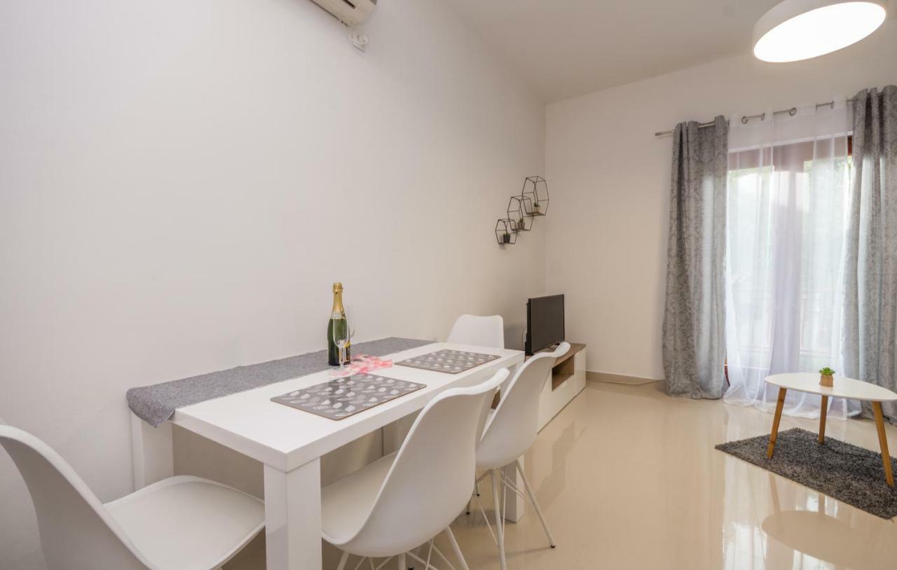 Apartments Kekel Biograd Na Moru Bagian luar foto