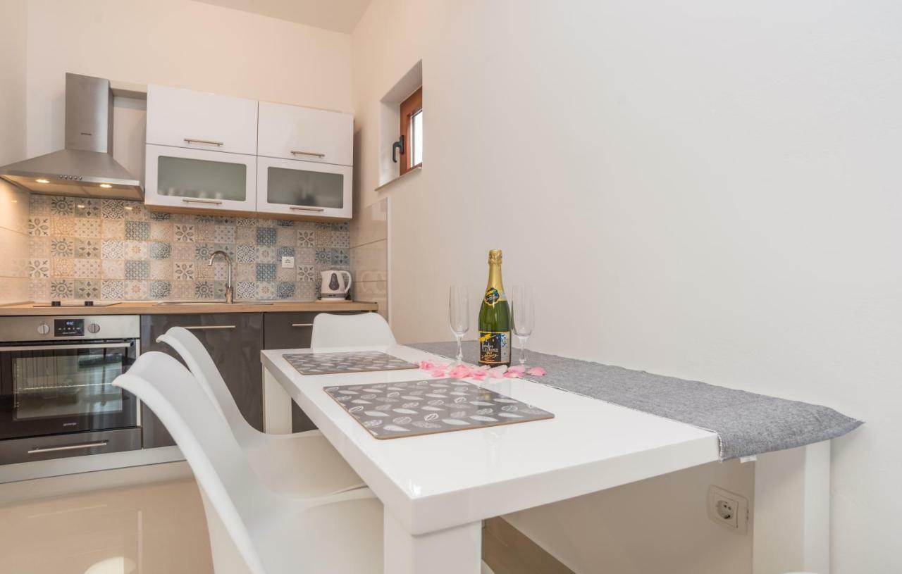 Apartments Kekel Biograd Na Moru Bagian luar foto